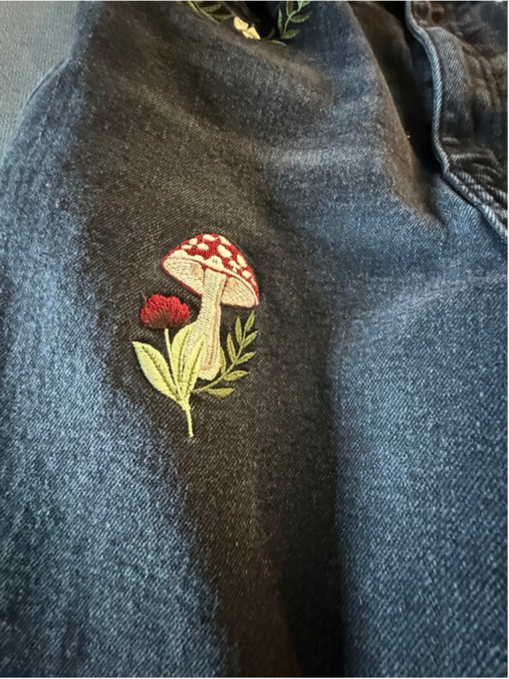 Mushroom & Forest Creature Embroidered Mom Jeans Hot Topic sz 2 - Picture 9 of 16
